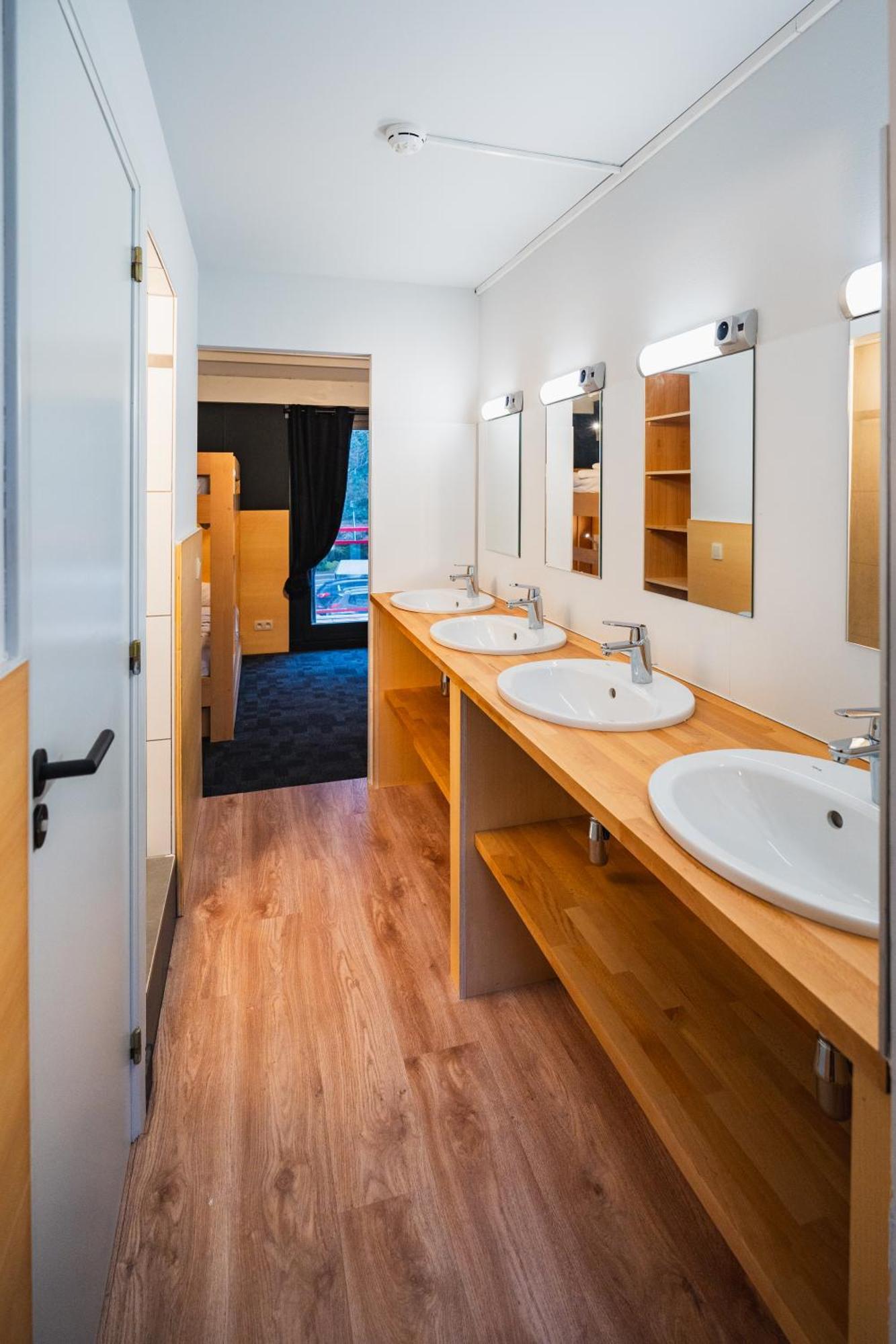 דינאן Hotel Aquatel מראה חיצוני תמונה