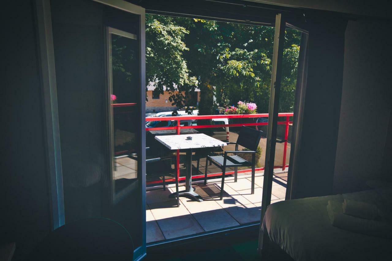 דינאן Hotel Aquatel מראה חיצוני תמונה